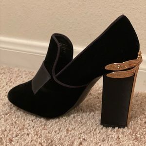 Tory Burch pump